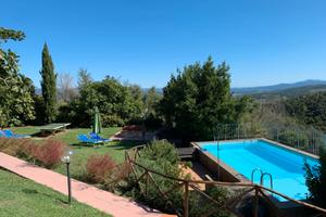 Appartamento con balcone e vista a Ravi