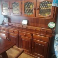 sala da pranzo con mobile, tavolo allungabile e 5.