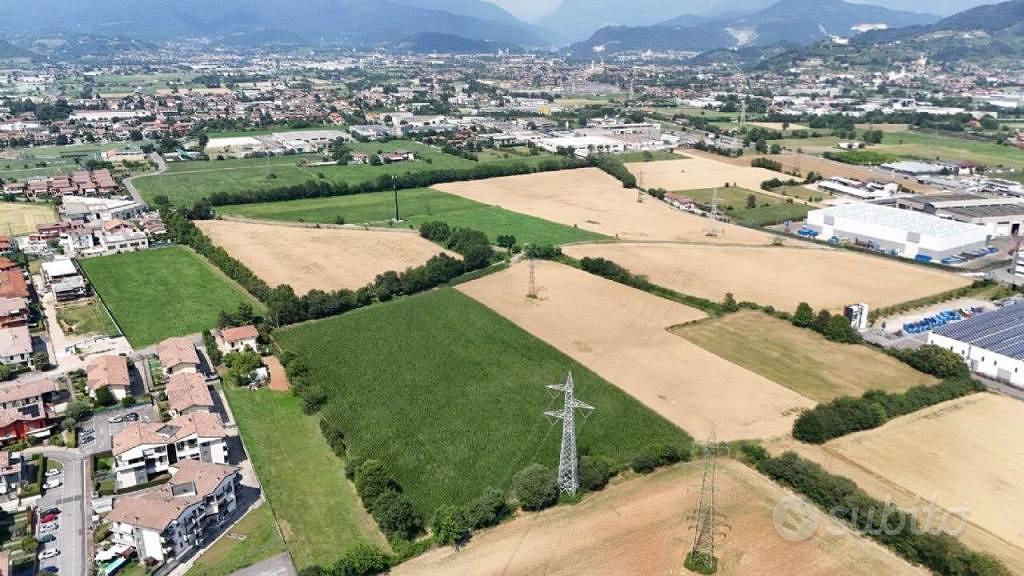 Terreno di 30000 m² a Costa di Mezzate - Altro