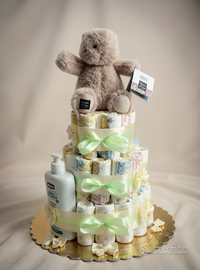 Torte di pannolini e torte con dolcetti per feste