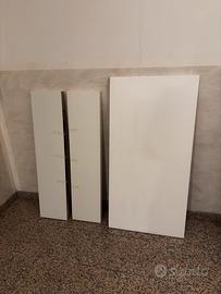 Set IKEA: piano scrivania + mensole