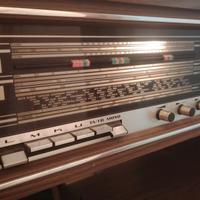 Mobile con giradischi e radio incorporata