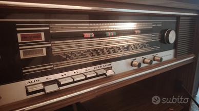 Mobile con giradischi e radio incorporata