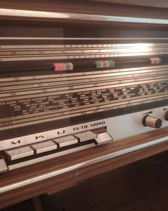 Mobile con giradischi e radio incorporata