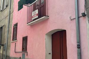 Vendita immobile indipendente centro storico bojan