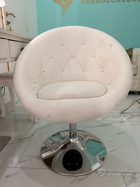 Poltrona bianca in ecopelle