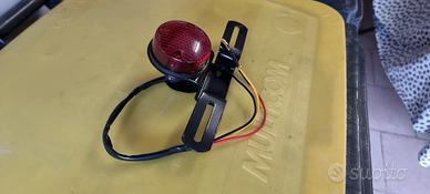 Fanalino posteriore moto, con portatarga