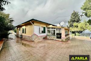 Villa di 3640 m² con 5 locali e box auto doppio a 