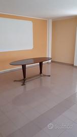 TAVOLO DA PRANZO OVALE VINTAGE - DESIGN DEL 900