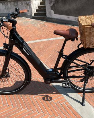 City bike elettrica Cannondale batteria Bosh