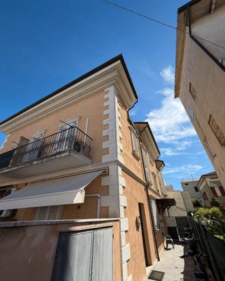 Guarda che a ffare passa in agenzia