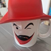 Mug e-my in porcellana con cappello Clint.