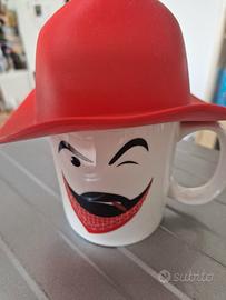 Mug e-my in porcellana con cappello Clint.