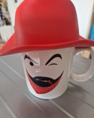 Mug e-my in porcellana con cappello Clint.