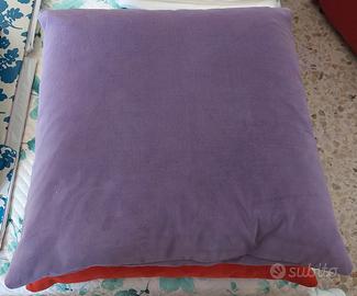 3 cuscini grandi rosso, viola e nero