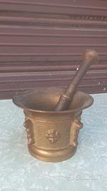 Antico mortaio in bronzo