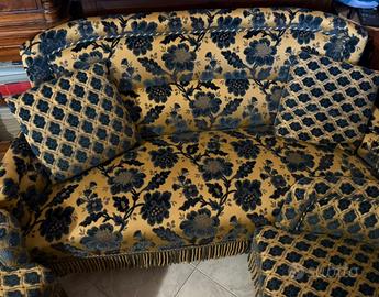 Divano vintage classico stile damascato con frange