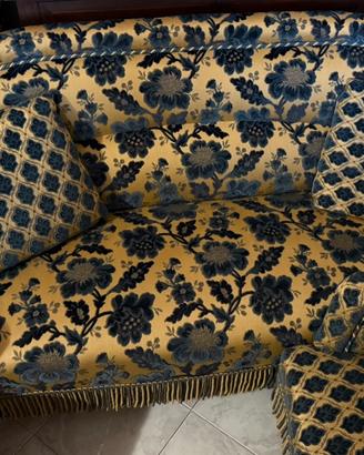 Divano vintage classico stile damascato con frange