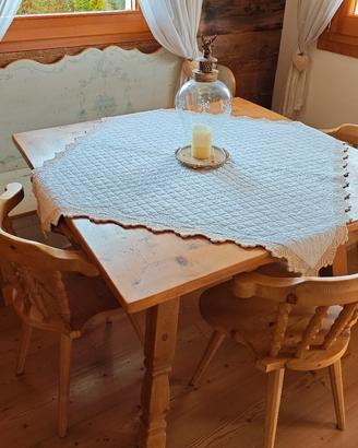 Tavolo da pranzo in legno con cassetto centrale