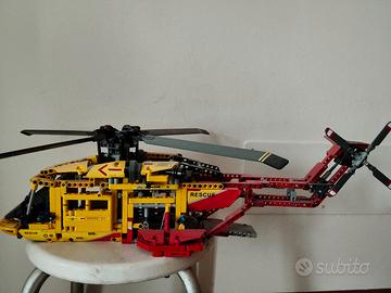 LEGO Technic Elicottero Rescue grande - montato 
