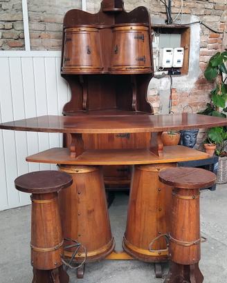 Mobile Bar ad Angolo in Legno  con sgabelli