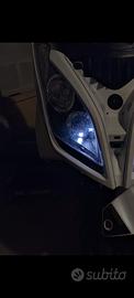Faro destro Kymco Downtown con led non funzionanti