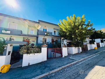 Villetta a schiera con garage e giardino privato