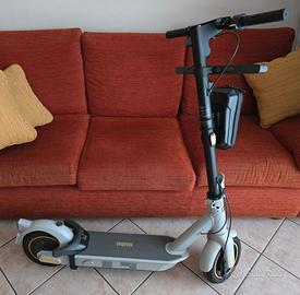 monopattino ninebot MAX G30 LE 2