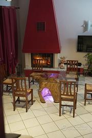 Tavolo in legno artigianale – pezzo unico