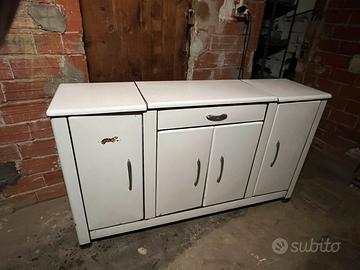 Grazioso mobile vintage in formica
