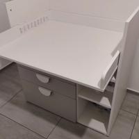 fasciatoio/ scrivania per bambini.