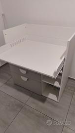 fasciatoio/ scrivania per bambini.