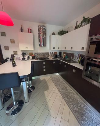 Cucina Scavolini con penisola e elettrodomestici