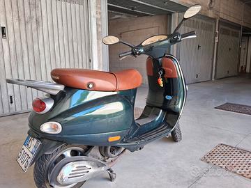 Vespa et4 150