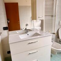 Mobile bagno con lavandino