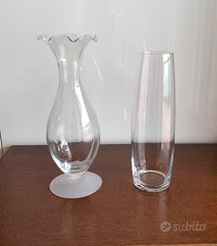 Coppia di vasi in vetro trasparente