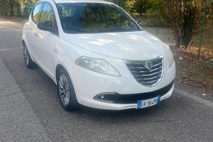 Lancia Ypsilon 1.2 69 CV Unyca