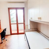 Stanza singola ristrutturata libera