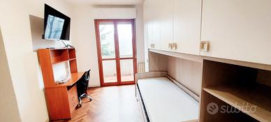 Stanza singola ristrutturata libera