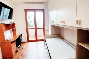 Stanza singola ristrutturata libera