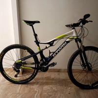 Mountain bike doppia sospensione