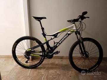 Mountain bike doppia sospensione