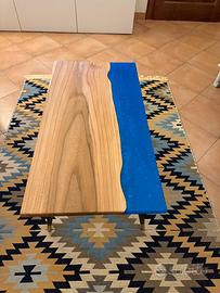 Tavolino Artigianale in Legno Massello e Resina