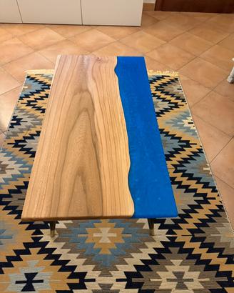Tavolino Artigianale in Legno Massello e Resina