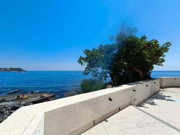 Bilocale in villa sul mare spese incluse