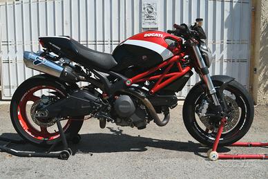 Ducati Monster 696 depotenziata A2