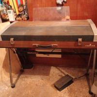 Organo Farfisa anni '70