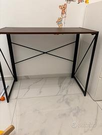 Scrivania pieghevole salvaspazio