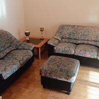 salotto completo di due divani e puff