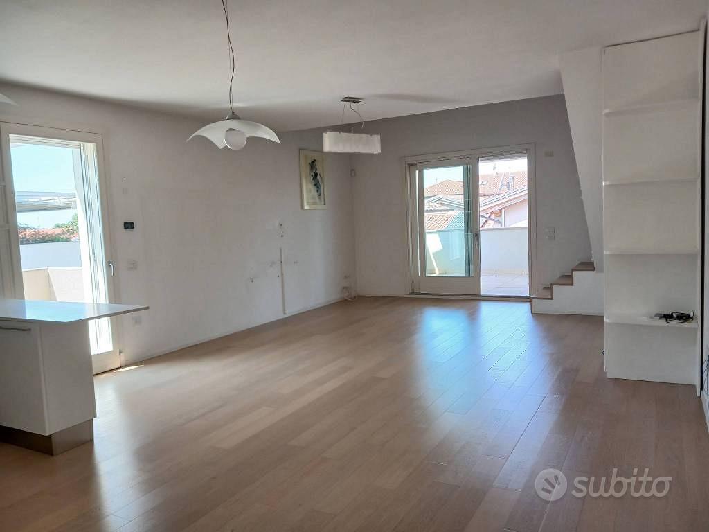Appartamento di 106 m² con 4 locali e box auto a F - Vista 6